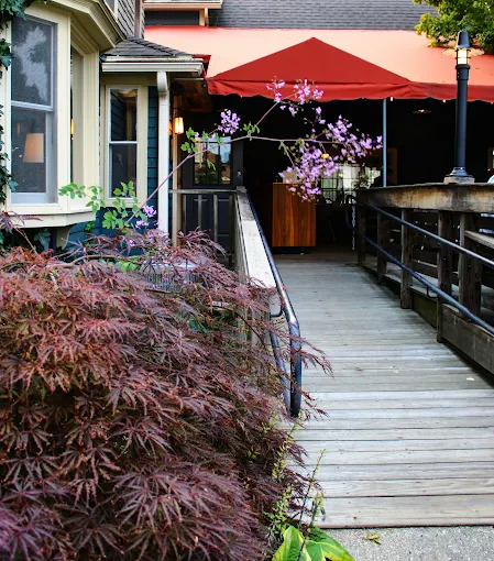 Wine and beer bar offering bites such as pizza, cheese & charcuterie in intimate surrounds. Lenox.